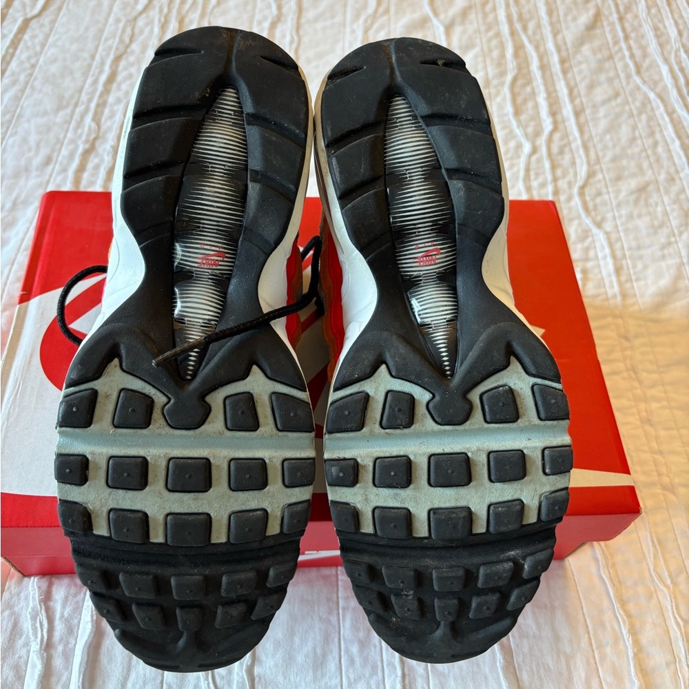 Nike Air Max 95 Essential - Picture 2 of 8